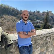 Soy un chico joven, de 27 años, con un año cursado en Estados Unidos de América. Alegre, divertido me gusta mucho tratar con niños